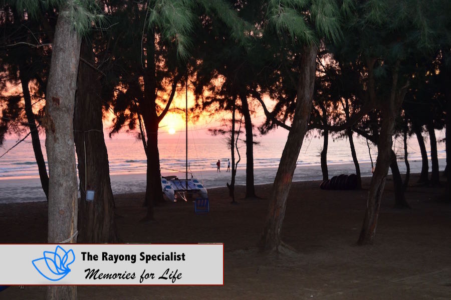 Sunset in fromt of VIP Chain Resort, Mae Rampheung beach2